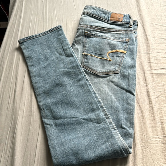 American Eagle 🦅 Light Wash Skinny Jeans | Sz 6 - Picture 1 of 2